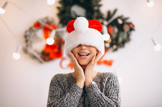 Retrato, de, mulher, em, chapéu santa, ligado, natal