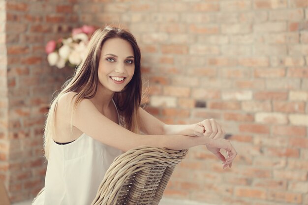 Retrato de mulher jovem e bonita