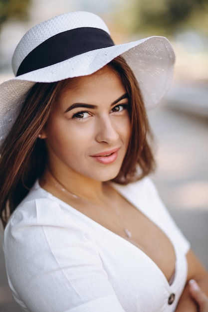 Retrato, de, mulher jovem, em, chapéu