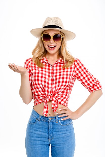 Retrato de mulher jovem país em branco.