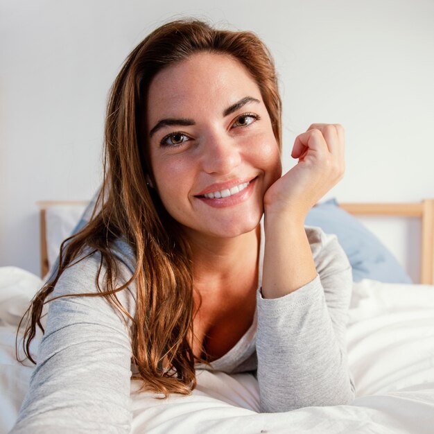 Retrato de mulher na cama