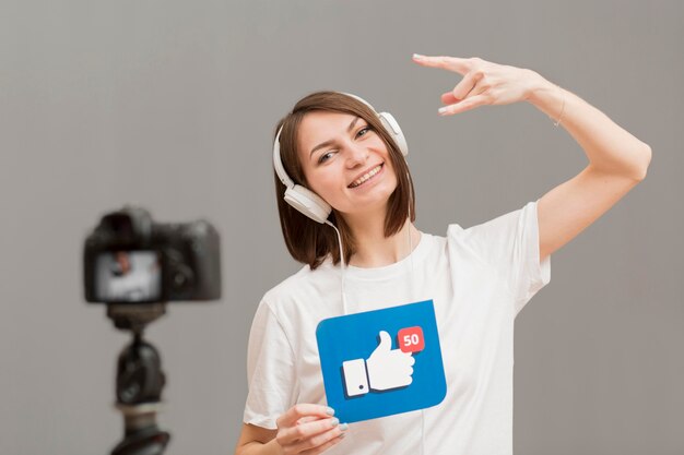 Retrato de mulher positiva, gravação de vídeo