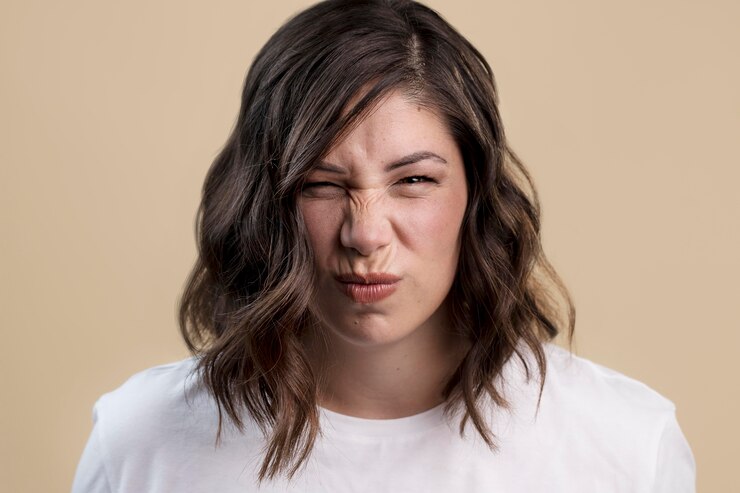 Foto grátis retrato de mulher zangada