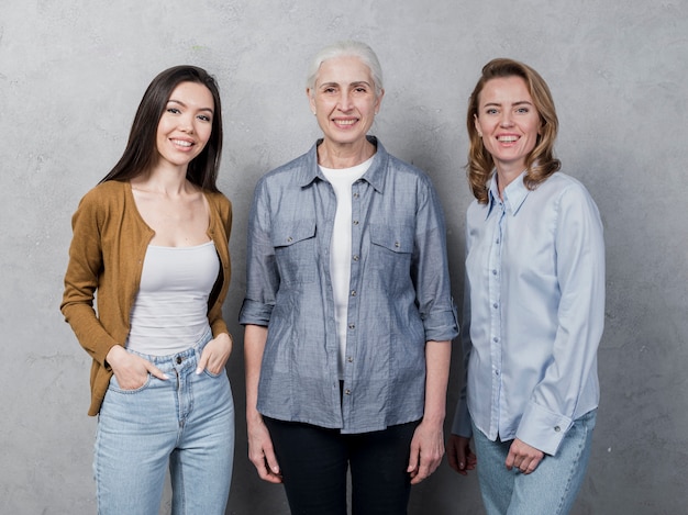 Foto grátis retrato de mulheres bonitas juntas