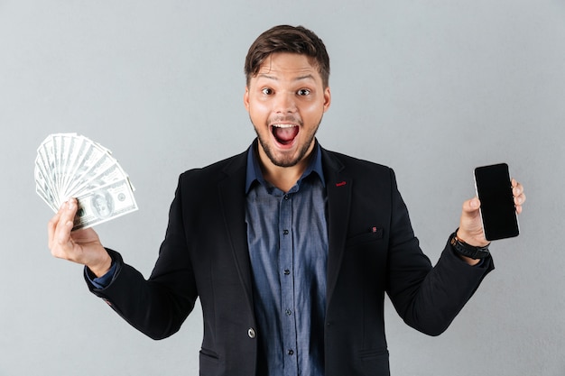 Foto grátis retrato de um empresário animado