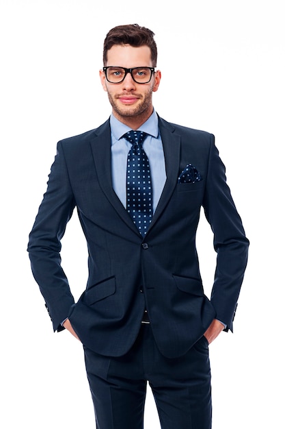 Foto grátis retrato de um empresário bonitão com óculos
