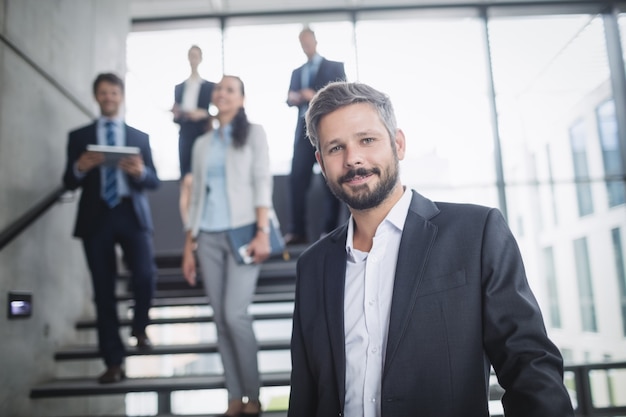 Retrato de um empresário confiante