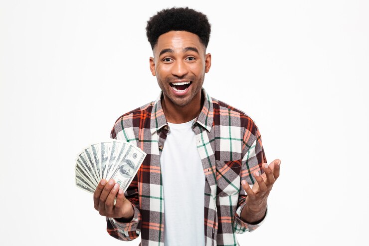 Foto grátis retrato de um homem africano animado feliz