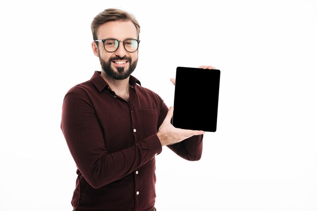 Retrato de um homem bonito e feliz