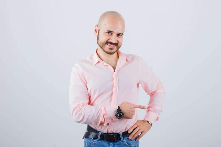 Foto grátis retrato de um jovem alegre