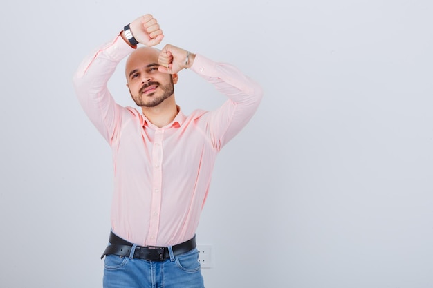 Retrato de um jovem alegre