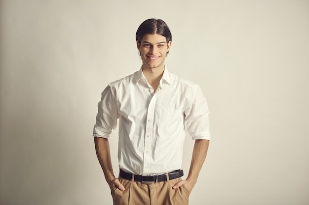 Retrato de um jovem empresário bonitão