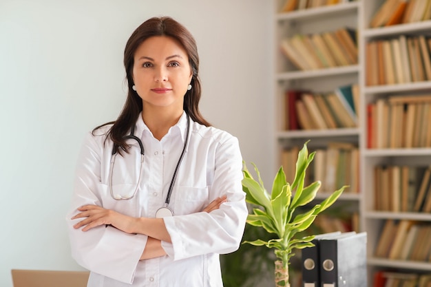 Foto grátis retrato de um médico