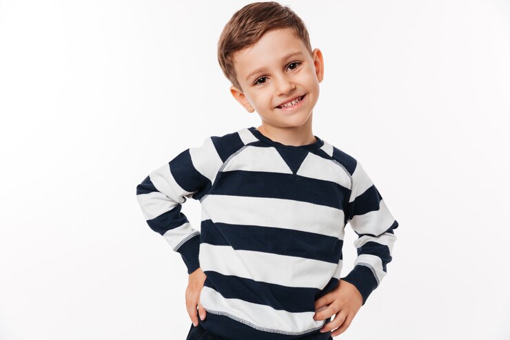 Foto grátis retrato de uma criança feliz e bonita