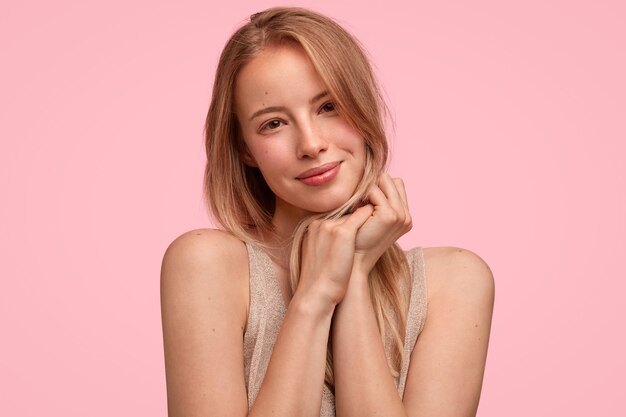Retrato de uma jovem loira
