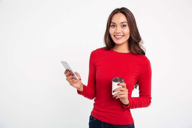 Retrato de uma jovem mulher asiática sorridente