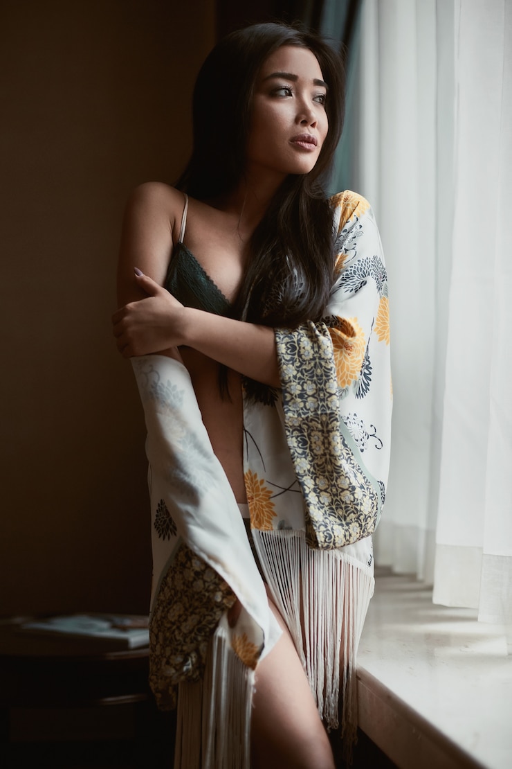 Foto grátis retrato de uma linda mulher asiática sensual em lingerie