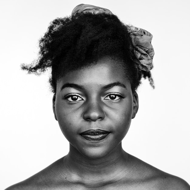 Foto grátis retrato de uma mulher africana