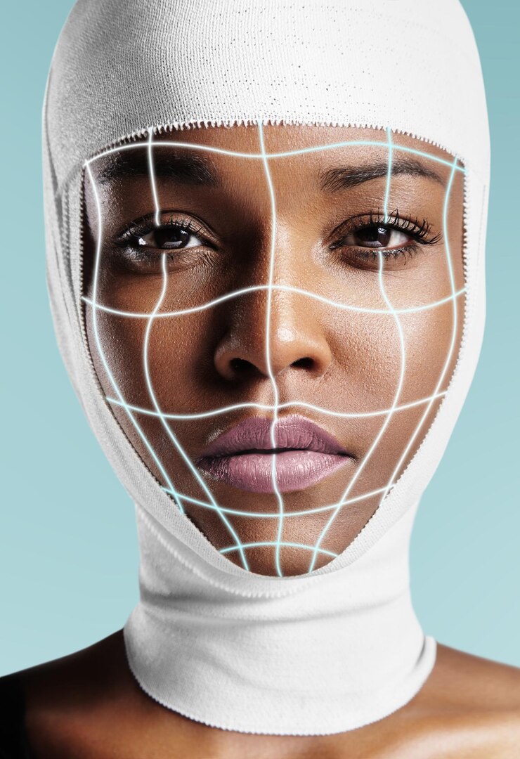 Foto grátis retrato de uma mulher negra com cabeça enfaixada e linhas de cirurgia no rosto