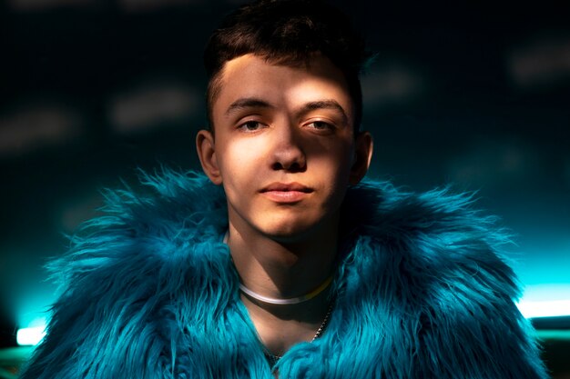Retrato de uma pessoa que participa de uma festa de música techno vibrante