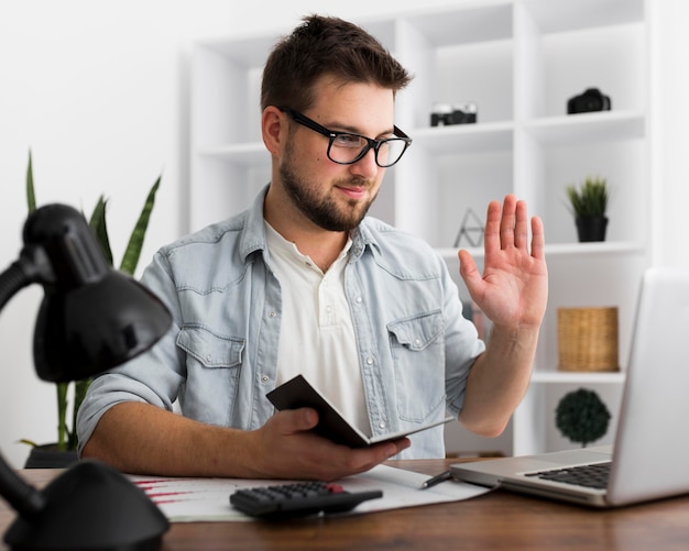 Retrato de videoconferência freelancer