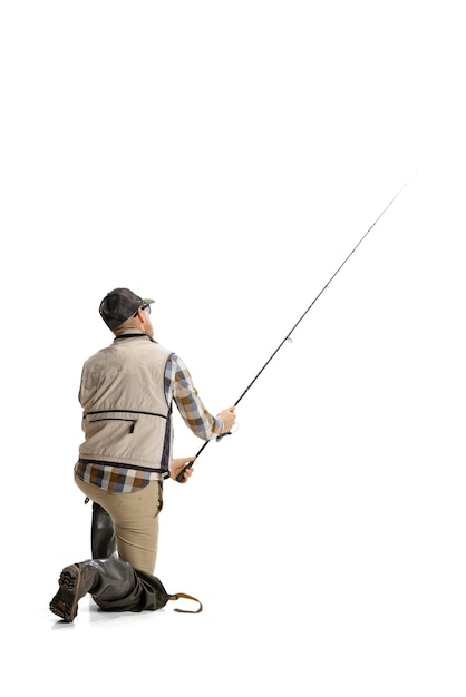 Foto grátis retrato de vista traseira do homem pescando isolado sobre fundo branco. relaxamento, passatempo