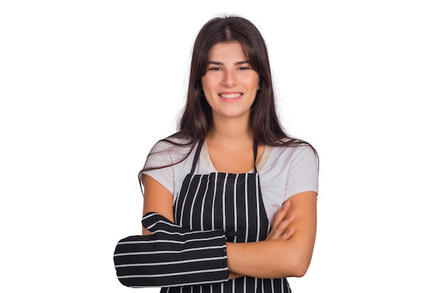 Retrato do chef de mulher bonita, vestindo um avental listrado e segurando utensílios de cozinha em estúdio.