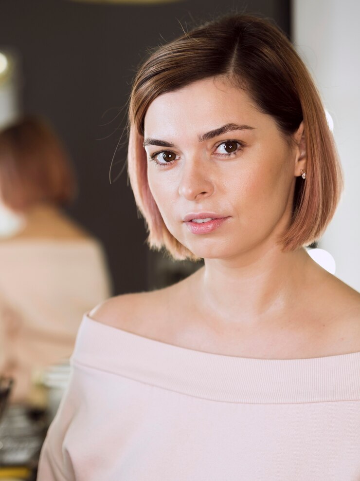 Foto grátis retrato do modelo adorável em estúdio