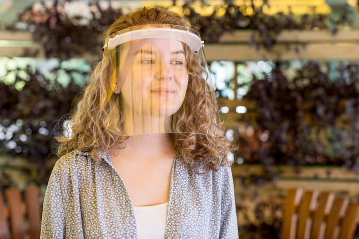 Foto grátis retrato feminino com máscara