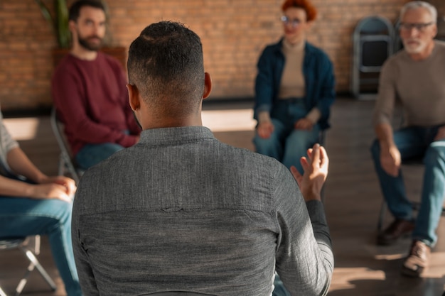 Foto grátis reunião do grupo de apoio à terapia psicológica