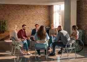 Foto grátis reunião do grupo de apoio à terapia psicológica