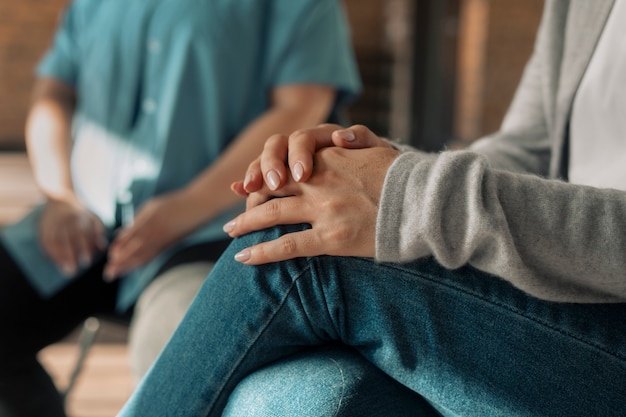 Foto grátis reunião do grupo de apoio à terapia psicológica