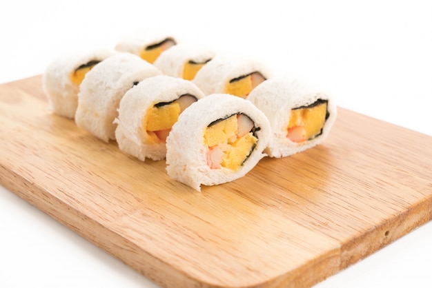 Foto grátis rolo de sanduíche de sushi