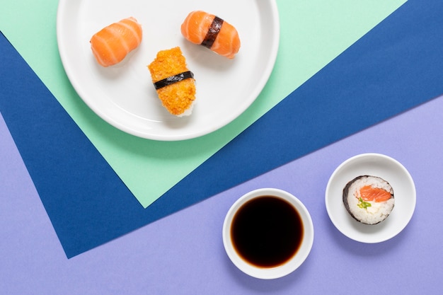 Foto grátis rolos de sushi deliciosos