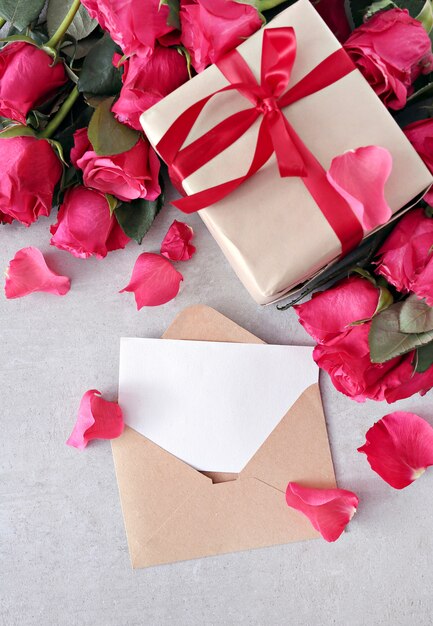 Rosas e caixa de presente para dia dos namorados