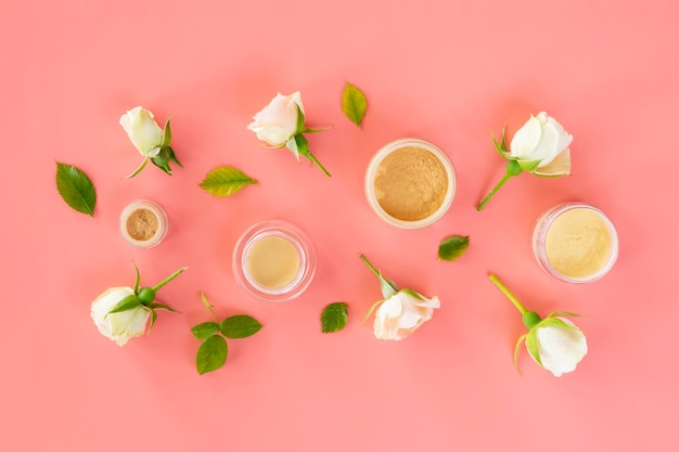 Rosas e produtos cosméticos