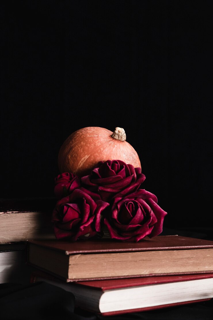 Foto grátis rosas em livros com espaço de cópia