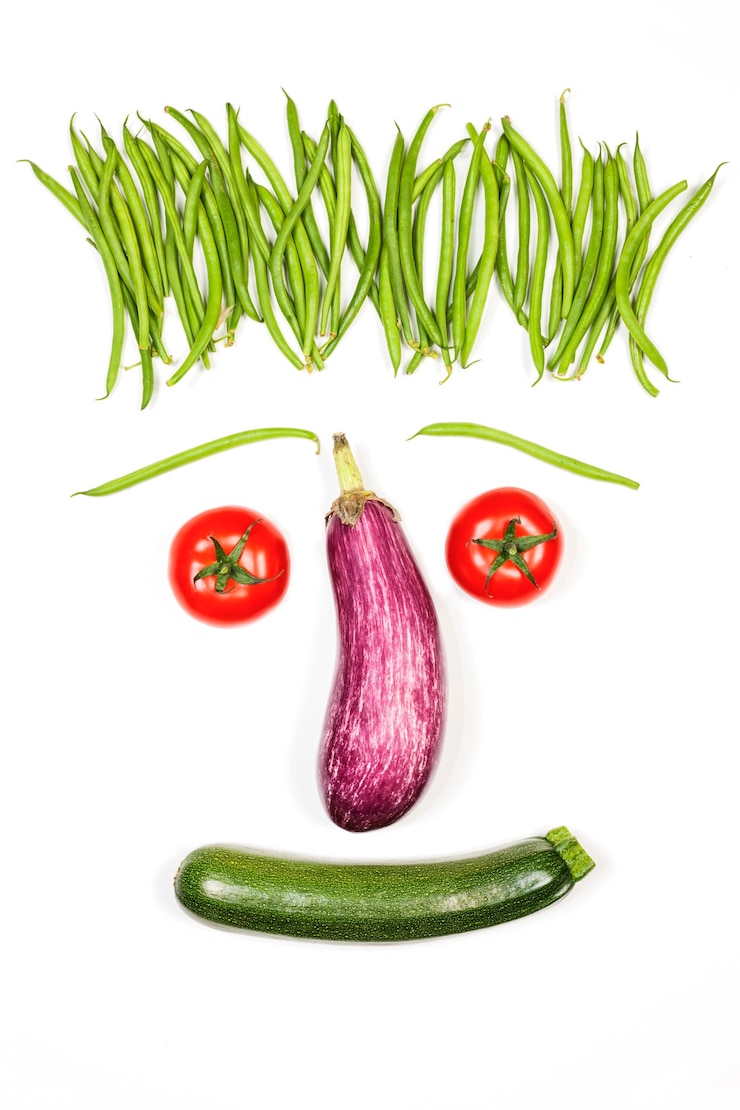 Foto grátis rosto de legumes em fundo branco
