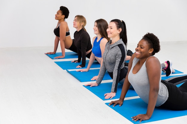 Rotina de aula de fitness na esteira