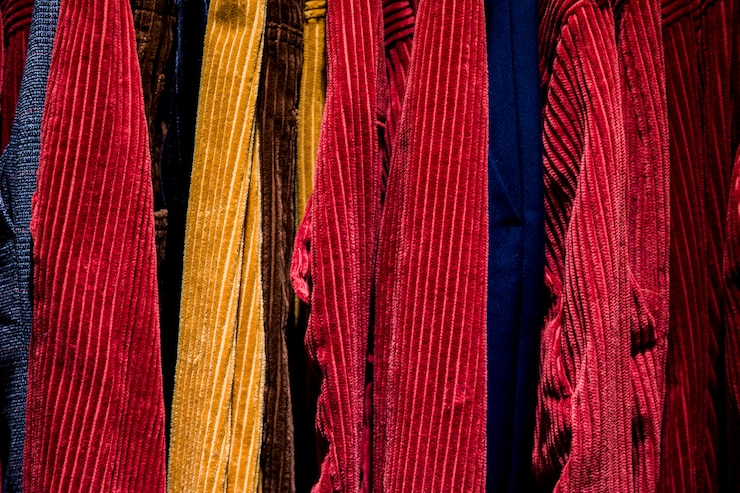 Foto grátis roupas em uma loja de roupas