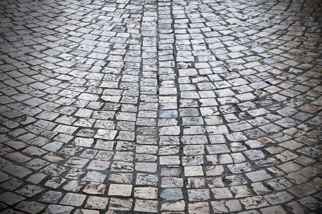 Rua de paralelepípedos velha fundo textura escura vinheta