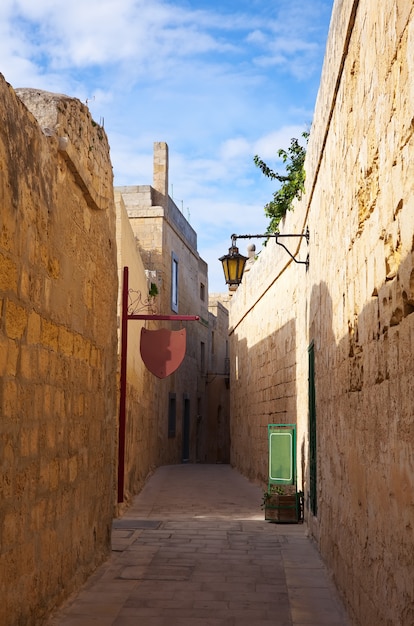 Rua de uma antiga cidade mediterrânea