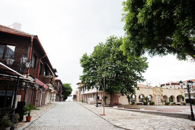 Rua na cidade velha de nesebar bulgária