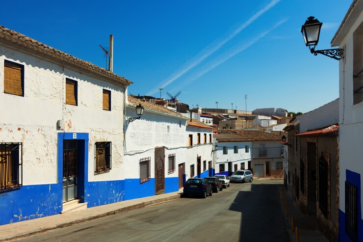 Foto grátis rua ordinária de campo de criptana. espanha
