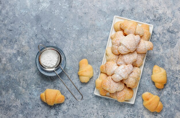 Foto grátis rugelach caseiro com recheio de geléia, vista superior