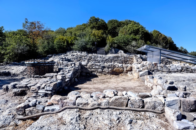 Ruínas da antiga cidade stageira em halkidiki, grécia