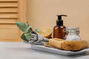Foto grátis sabonete natural e óleo corporal orgânico