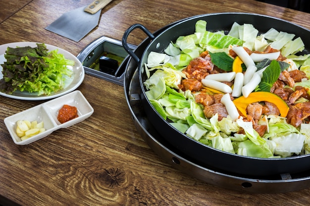 Saborosa refeição com carne e vegetais