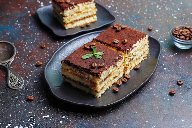 Saboroso bolo de tiramisu caseiro.