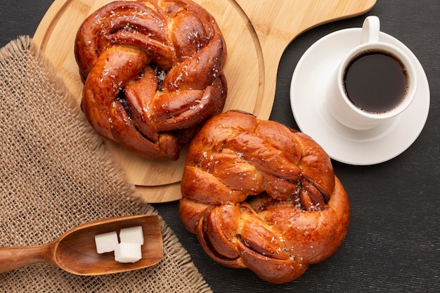 Saboroso café e bagels plana leigos